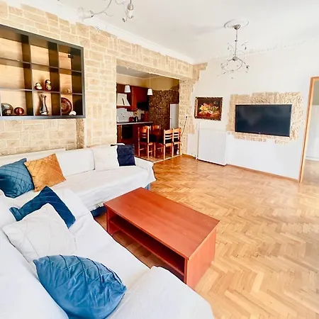 Apartment Neoclassical 2bed In Kallimarmaro Athens